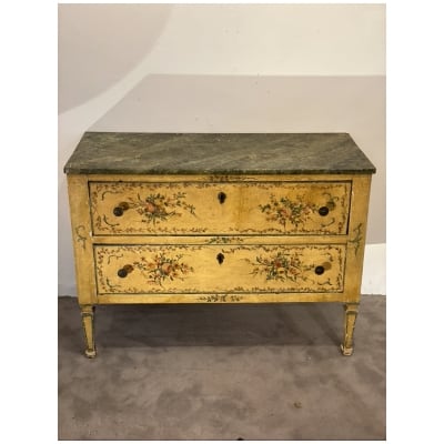 18th century Venetian chest of drawers