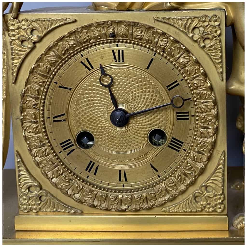 Pendule en bronze doré époque Restauration 4