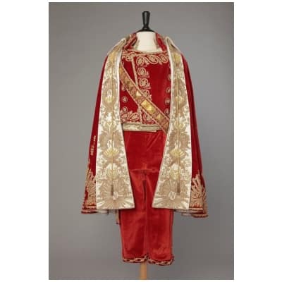 Full suit of Napoleon's costume in red velvet embroidered in gold 1987