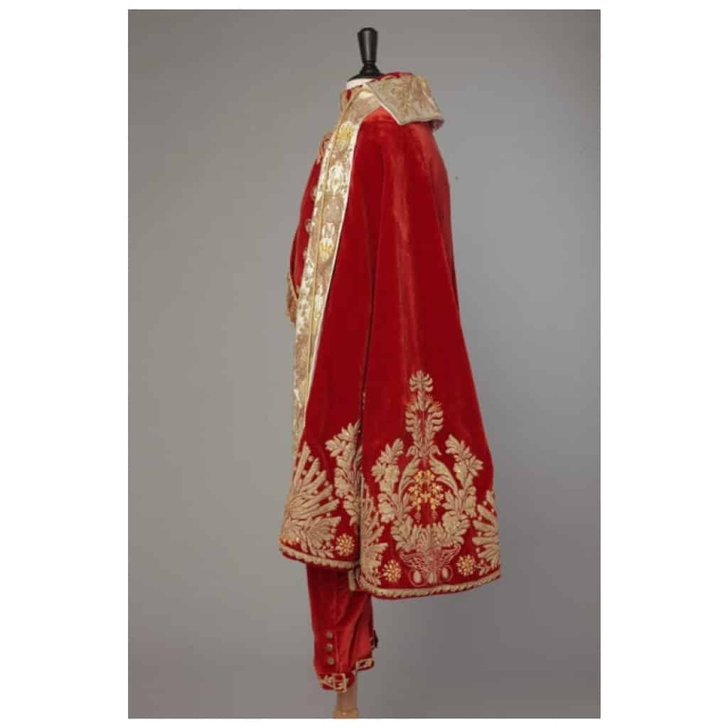 Habit complet du costume de Napoléon en velours rouge brodé or 1987 4