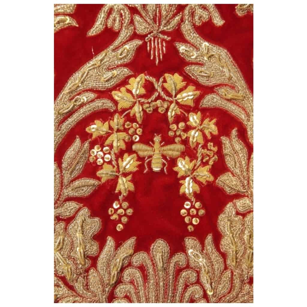 Habit complet du costume de Napoléon en velours rouge brodé or 1987 10