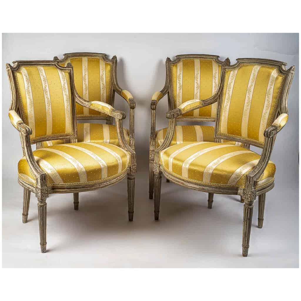 Série de quatre fauteuils en bois mouluré et sculpté anciennement laqué travail français d’époque Louis XVI 3