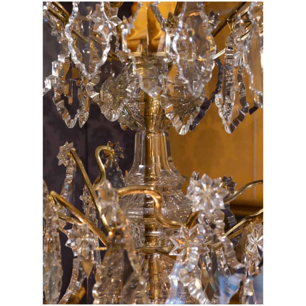 Baccarat signé – Important lustre en bronze doré de style Louis XVI à décor de cristal vers 1880-1890 6