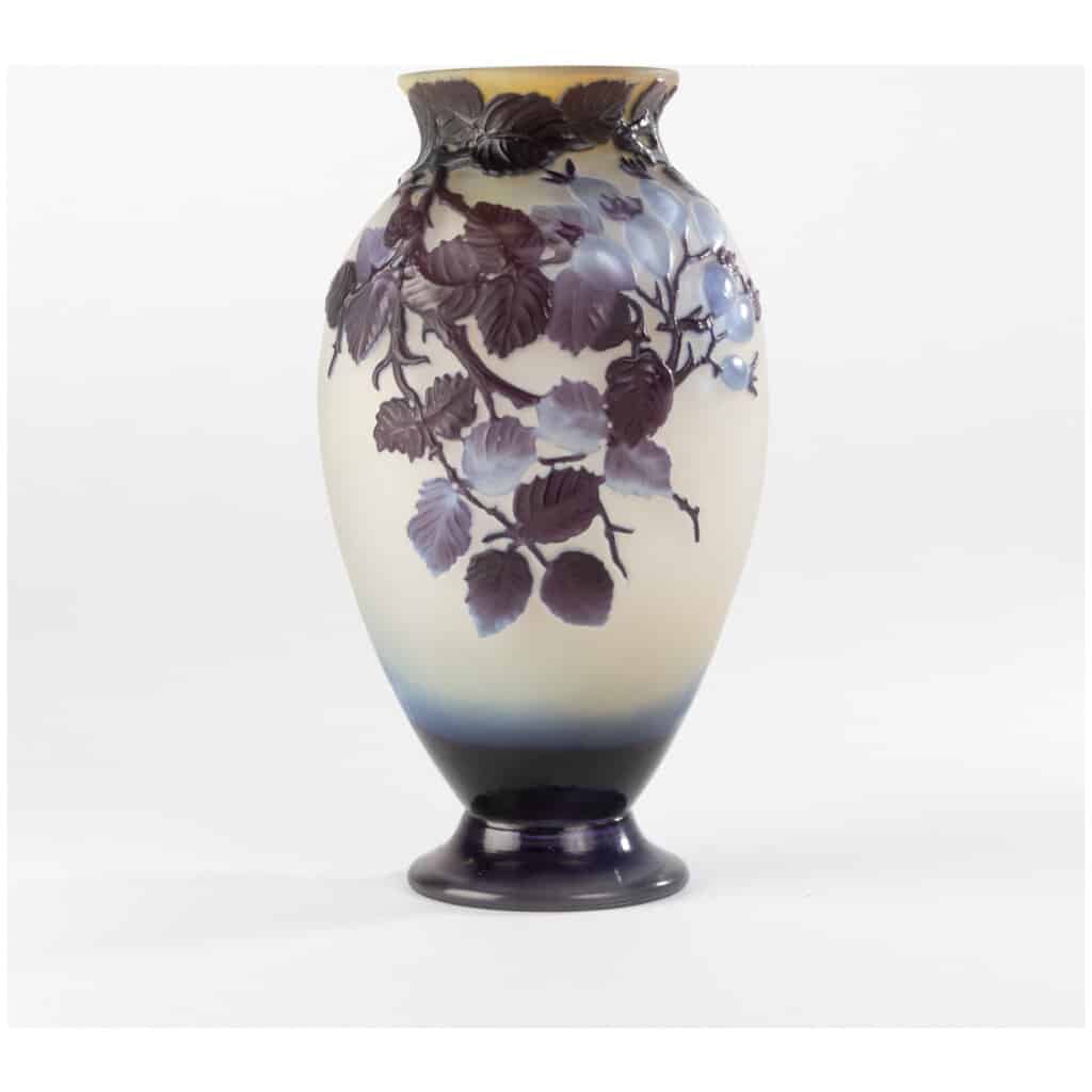 Emile Gallé (1846-1904), vase en verre multicouche et soufflé à décor de branches d’églantier, XIXe 3