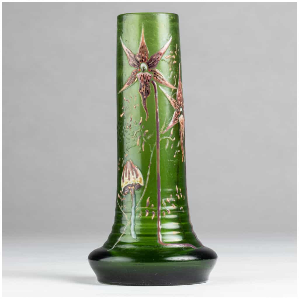 Emile Gallé (1846-1904), vase fuselé en verre à décors d’orchidées et de champignons, XIXe 3