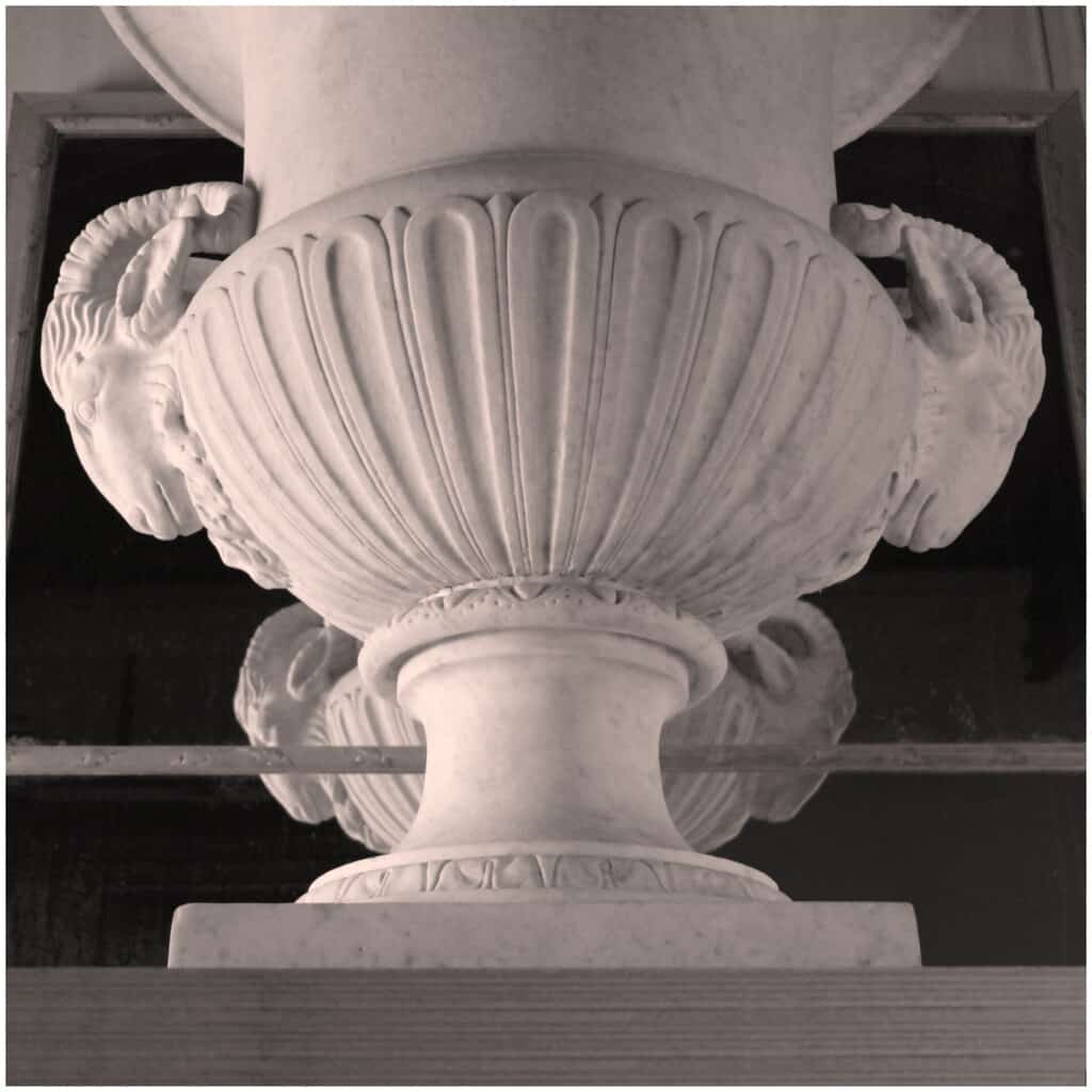 Pair of ram's head vases in Carrara marble, XIXe 5