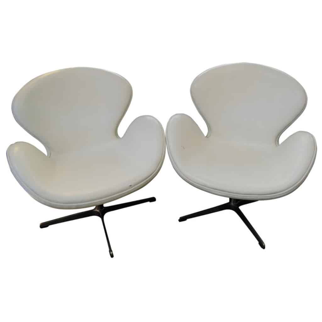 Arne Jacobsen, Pair of « Swan » Armchairs, White Leather, XXth 3