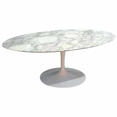 Eero Saarinen & Knoll International "Tulip" Oval coffee Table