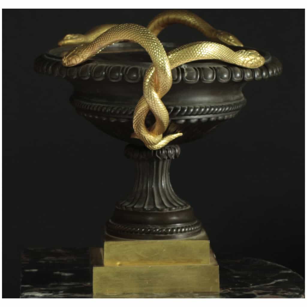 Pendule aux serpents en marbre portor et bronze doré et à patine brune, XIXe 6