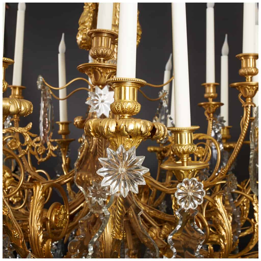 Lustre aux musiciens en bronze doré et cristal, XIXe 10