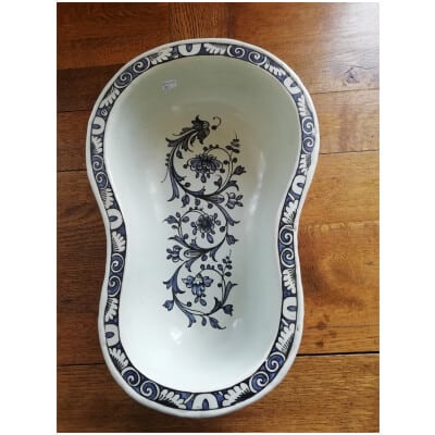 Earthenware XVIIIth century Rouen, in perfect condition