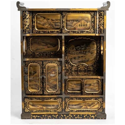 Japanese cabinet in gold and silver lacquer