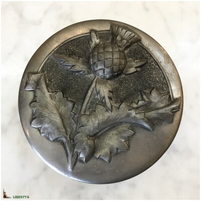 Pewter box with thistle, diam. 11.5 cm (Deb. XXth) 3