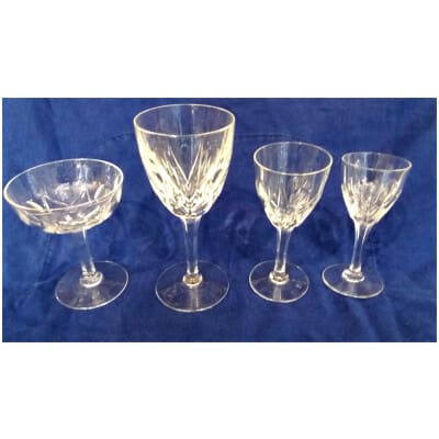 Service de verres de la cristallerie Saint Louis, modèle VIC. 3