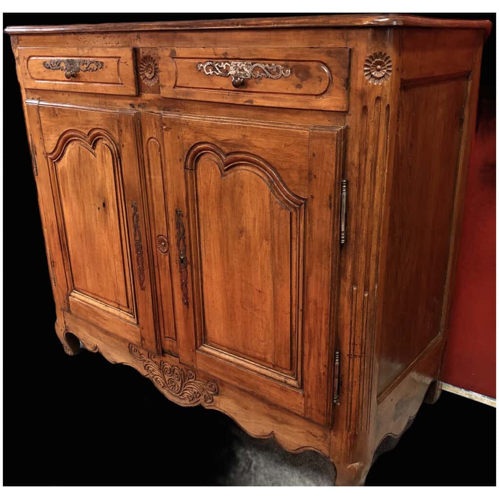 Low sideboard in molded walnut 19th century 8