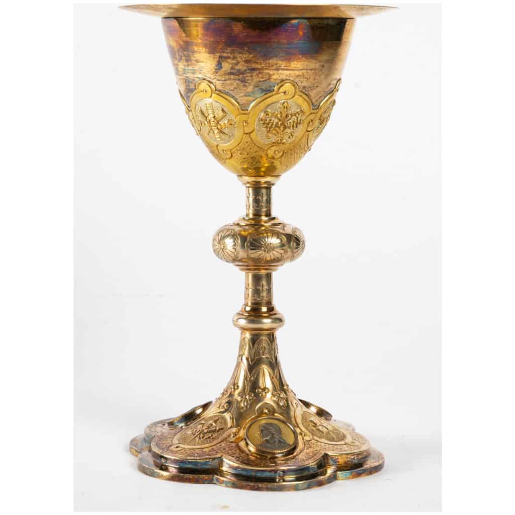 Chalice and its paten. 5