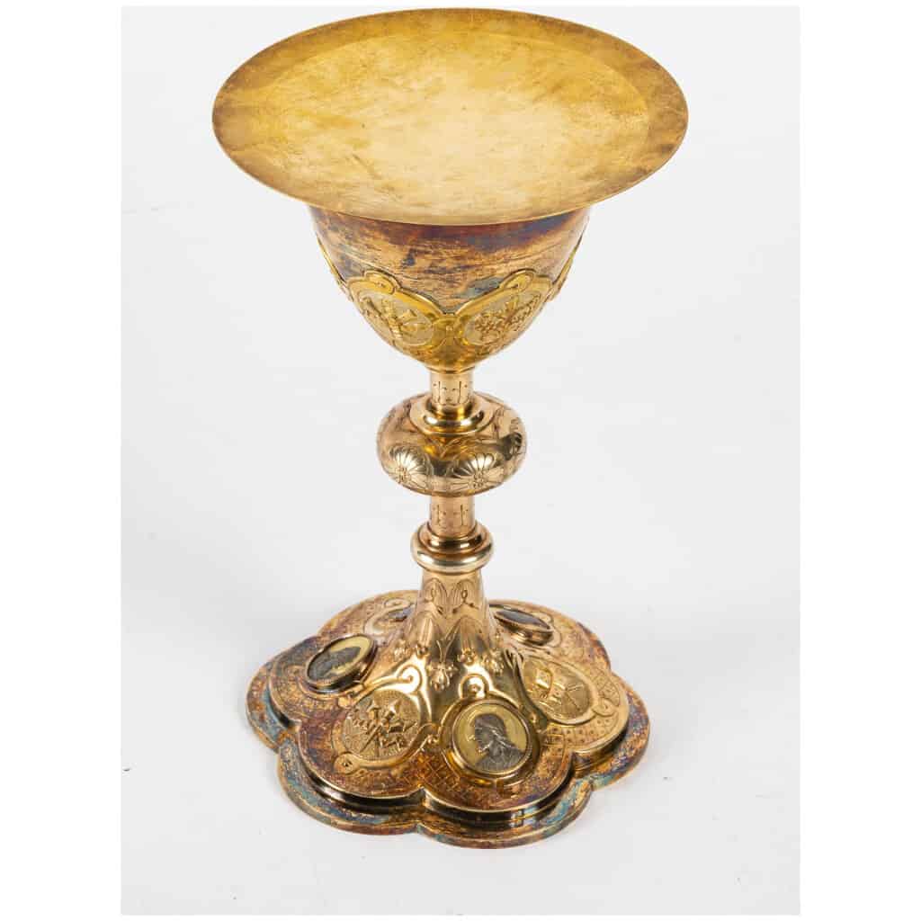 Chalice and its paten. 6