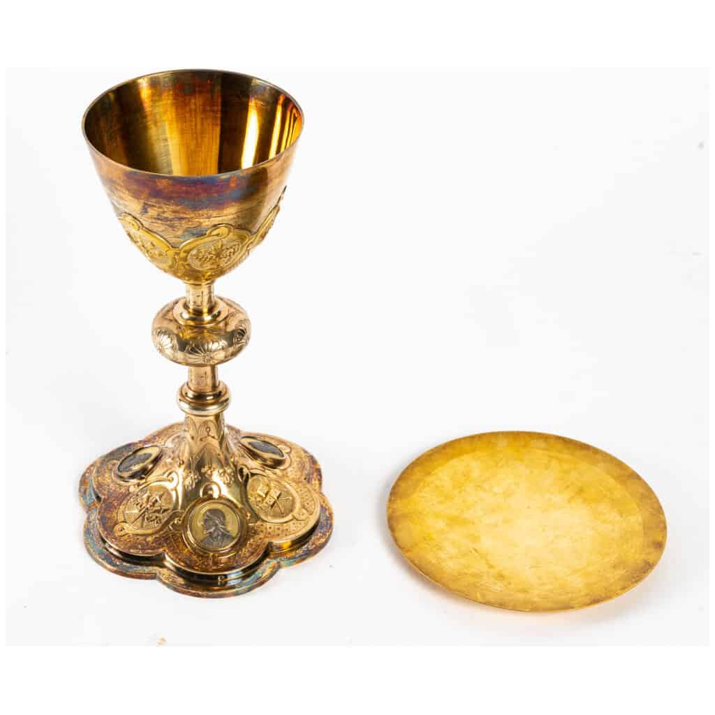 Chalice and its paten. 4