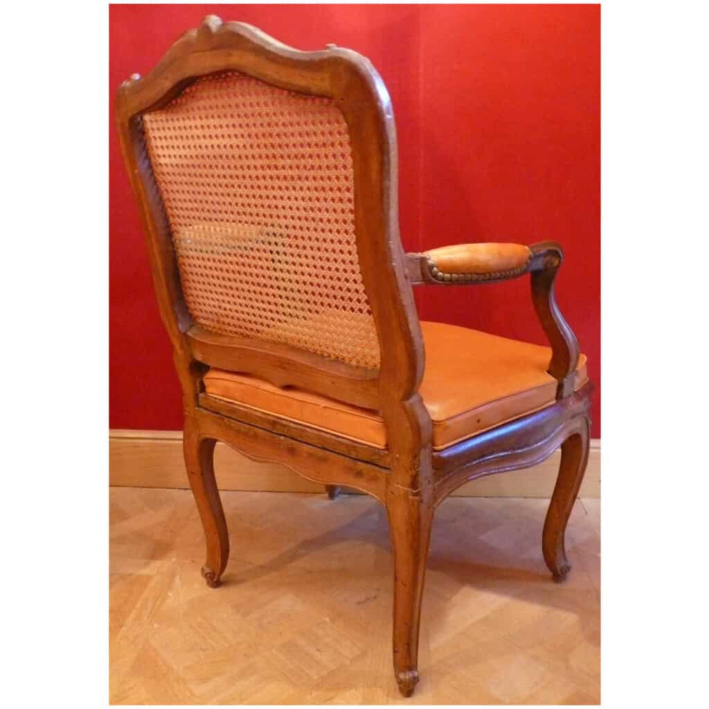 Paire de fauteuils d’époque Régence en bois naturel estampillés Jean Avisse 9