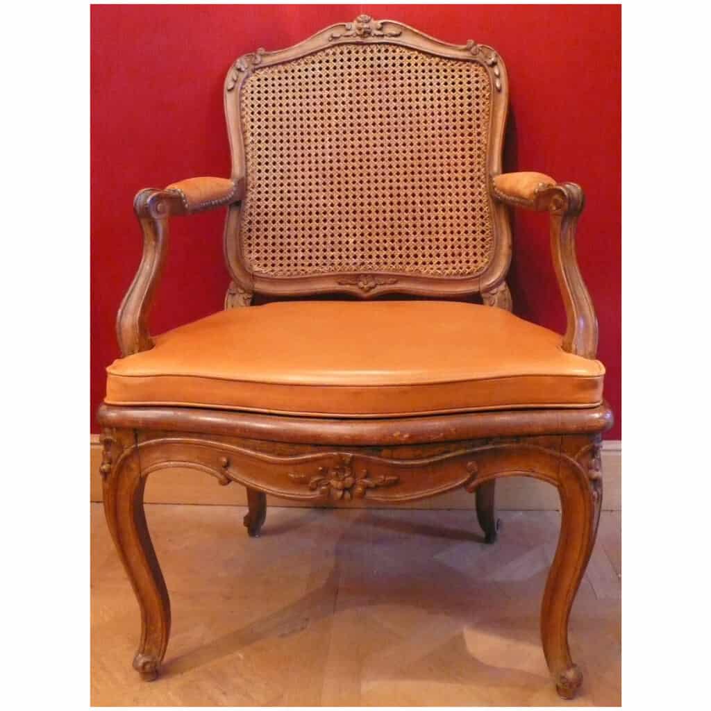 Paire de fauteuils d’époque Régence en bois naturel estampillés Jean Avisse 5