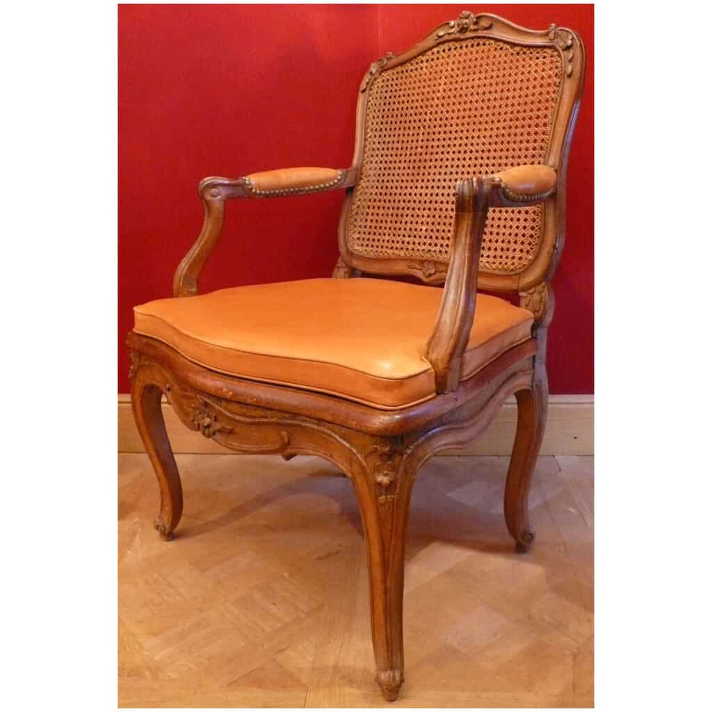 Paire de fauteuils d’époque Régence en bois naturel estampillés Jean Avisse 12