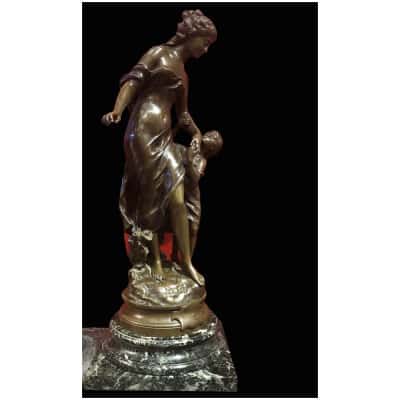 La Reconnaissance Bronze signed 19th Century by Moreau Mathurin