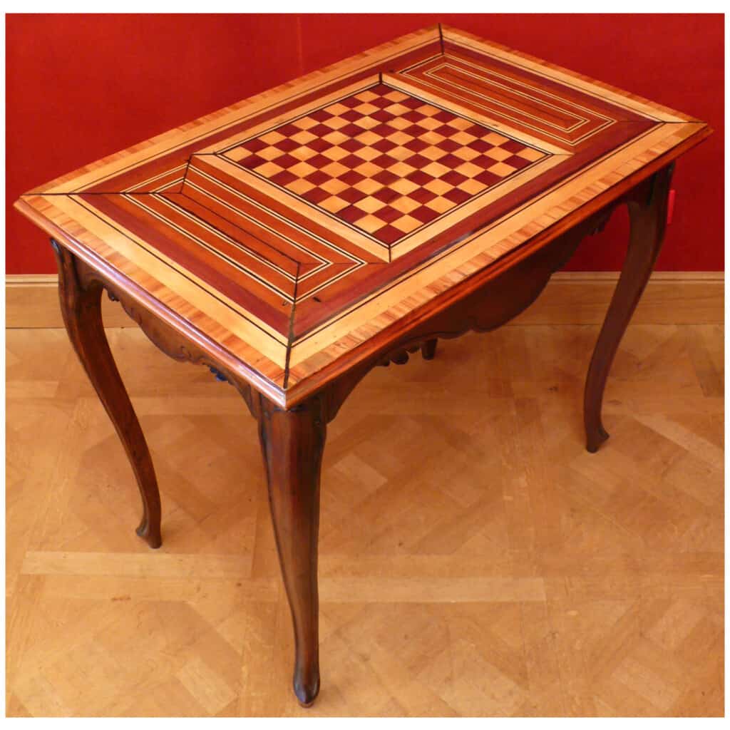 Games table XVIII th century Louis XV style walnut Grenoble work 3