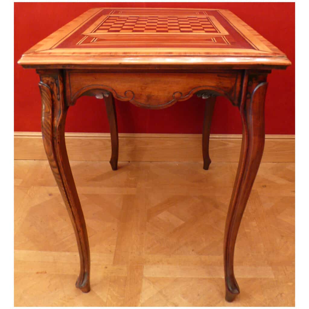 Games table XVIII th century Louis XV style walnut Grenoble work 4