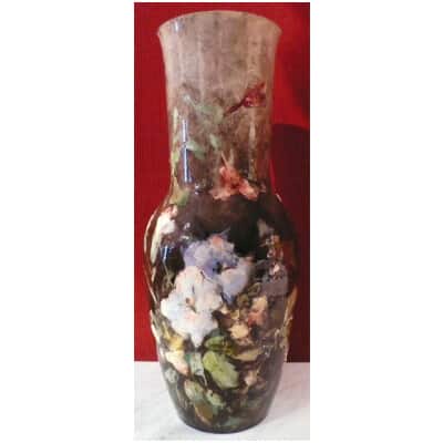 MONTIGNY SUR LOING Vase de forme balustre à décor de fleurs signé Boué