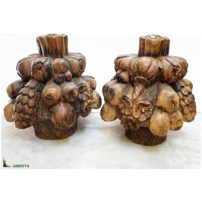 Pair of wooden sculptures "Grappe de fruits", High. 34 cm, mid-twentieth