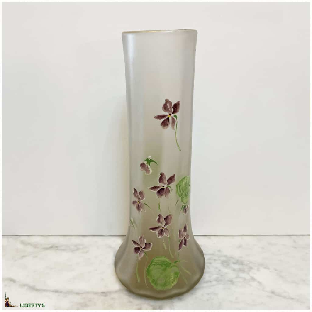 Vase en verre givré émaillé avec violettes, haut. 30.5 cm (Fin XIXe) 3