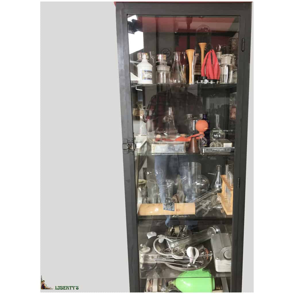 Metal doctor's display case, 50 cm x 40 cm x 167 cm high (Mid XXth) 3