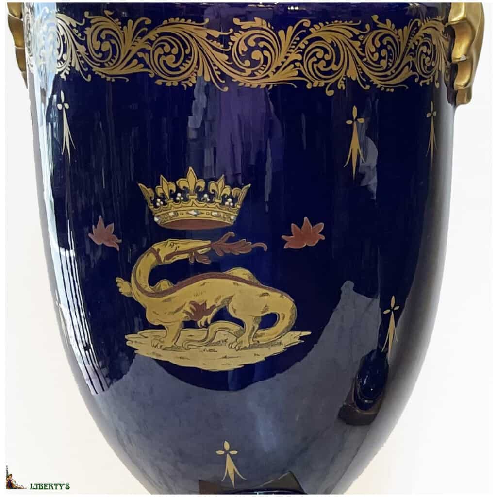 Pair of large covered vases in Langeais blue earthenware with ermine and swan decorations, top. 52 cm, Fine XIXe 4