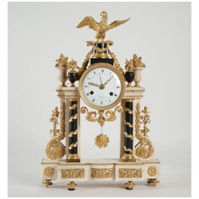 Portico clock from the Louis period XVI (1774 - 1793).