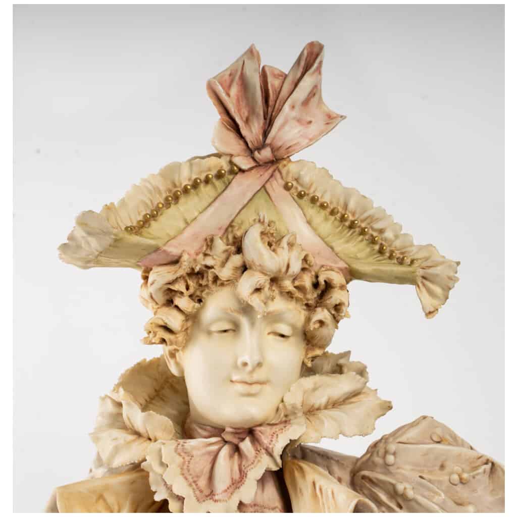 Bust of an Elegant Woman with a Hat: "a WONDERFUL" 1900 4