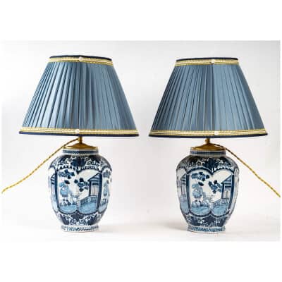 Marque AK – Paire de potiches couvertes en faïence Bleue et Blanche de Delft XIXème siècle montées en lampe