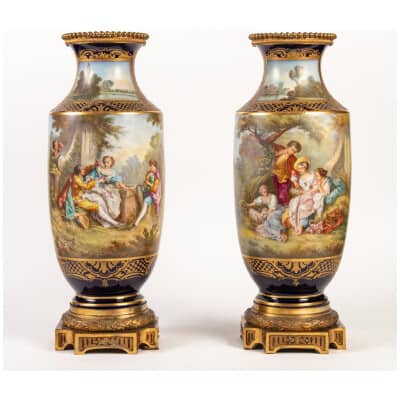 Pair of Bleu de Sèvres vases "Wateau decor"