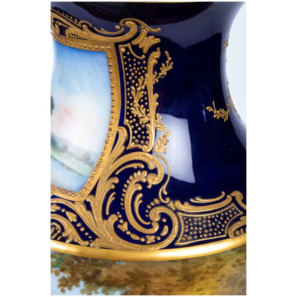 Paire de Vases Bleu de Sèvres » décor à la Wateau «  11