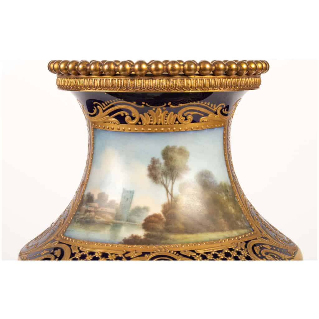 Paire de Vases Bleu de Sèvres » décor à la Wateau «  16