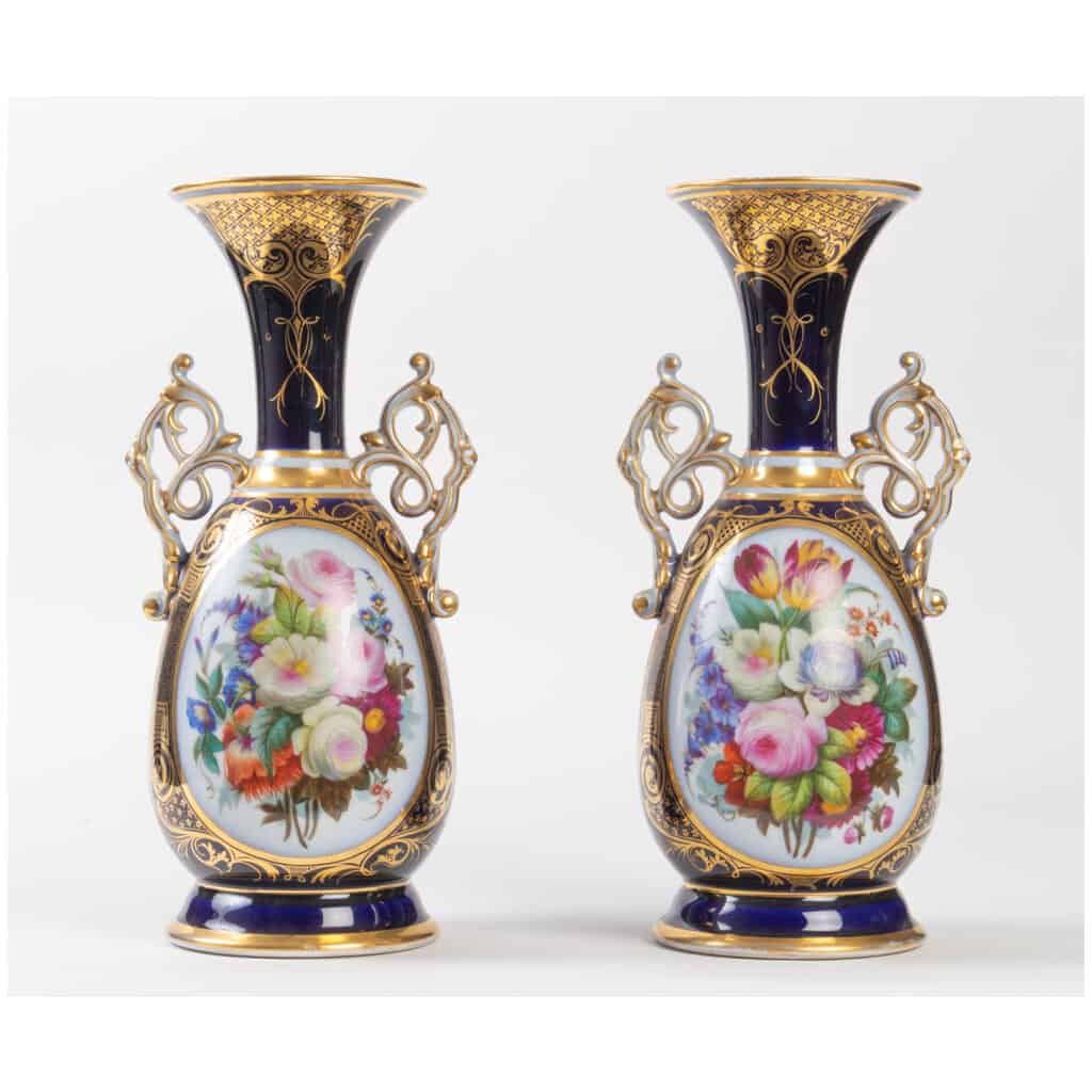 Pair of blue Sèvres Bayeux vases XIXth 3