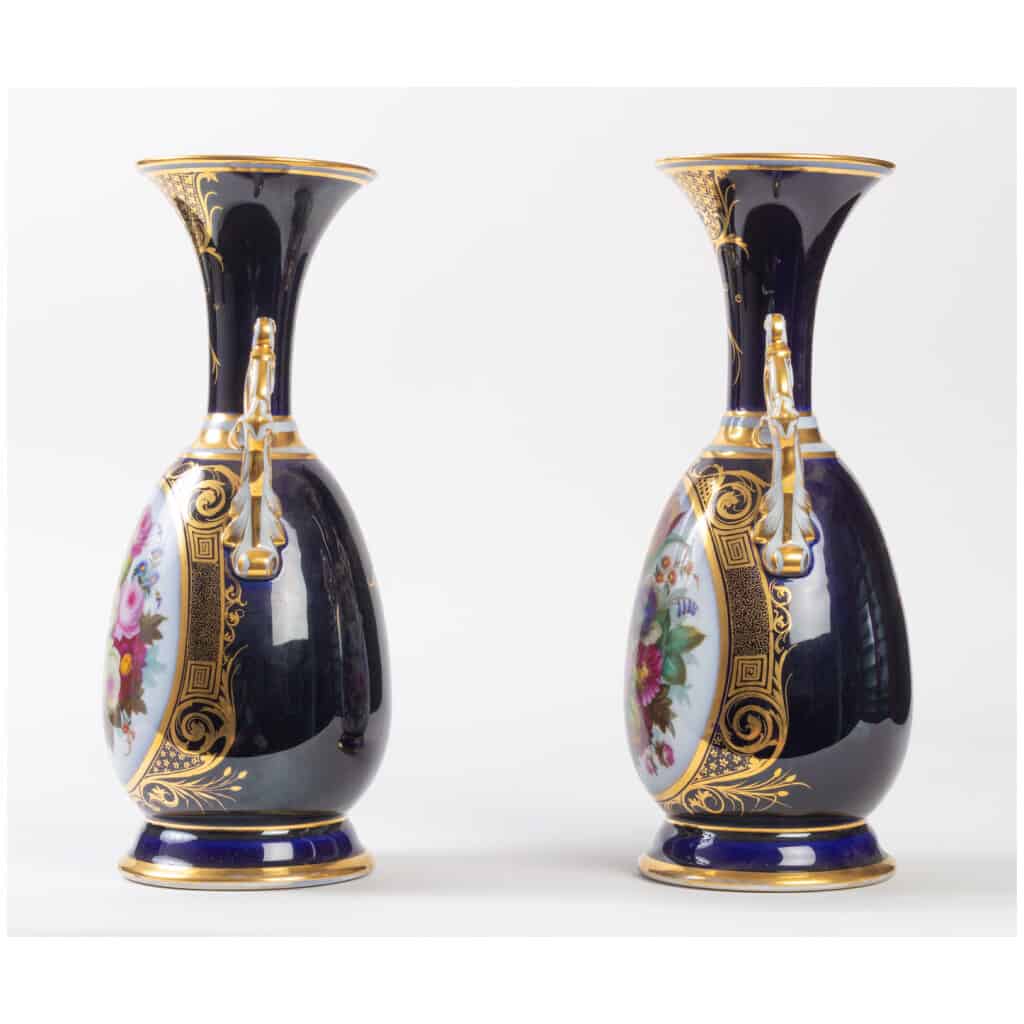 Pair of blue Sèvres Bayeux vases XIXth 5