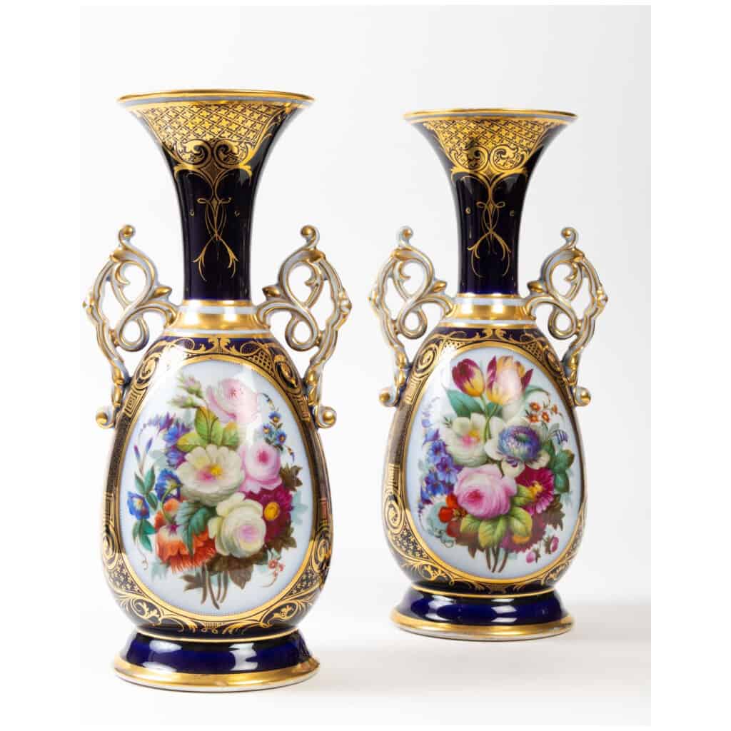 Paire de vases bleu de Sèvres Bayeux XIXème 12
