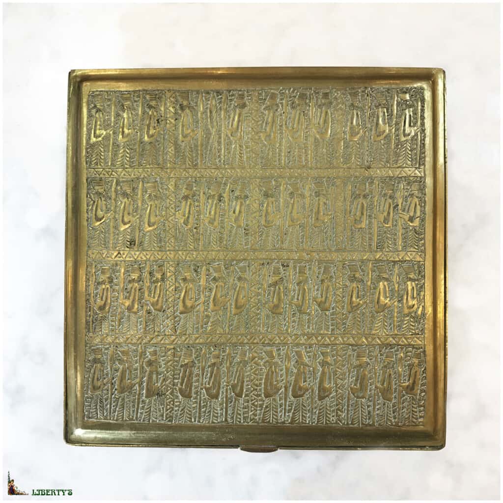 Embossed brass box, 14.5 cm x 14.5 cm, (End XIXe) 3