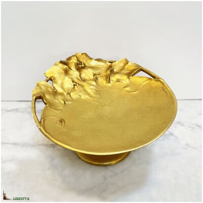 Art-Nouveau gilt bronze stand cup, signed F. Claessens, diam. 20 cm (Deb. XXth)