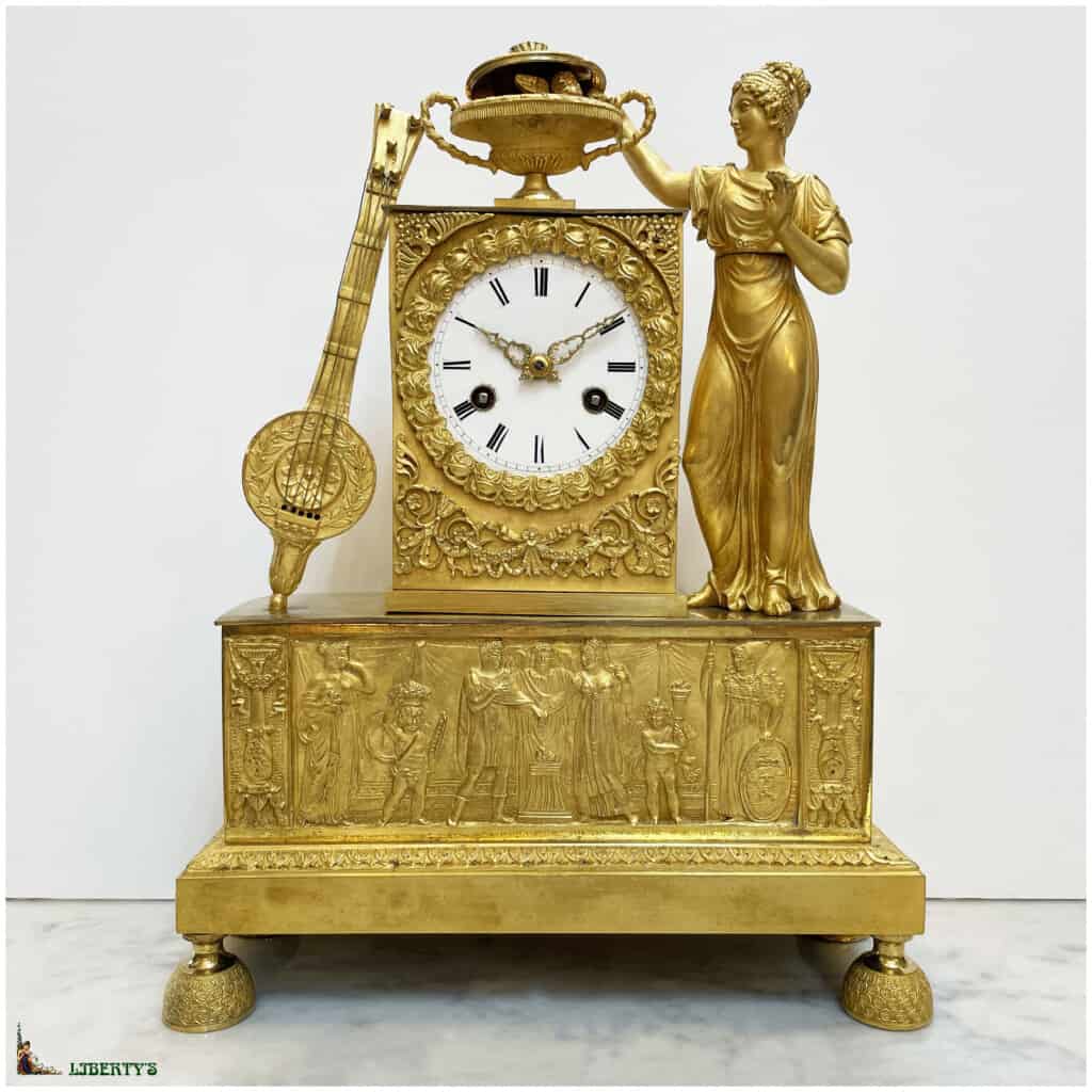 Empire pendulum gilded bronze with mercury, subject "Moses saved from the waters", movement with suspension in silk thread, high. 34 cm (Ca 1810) 3