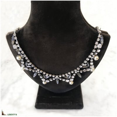 Collier argenté avec strass et perles, long. 46 cm, (1950-1960)