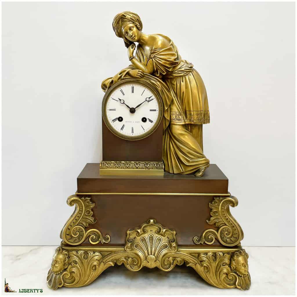 Patinated mercury gilt bronze clock with orientalist subject, movement with suspension in silk thread, signed Guyon à Lyon, high. 43 cm, (Deb. XXth) 3