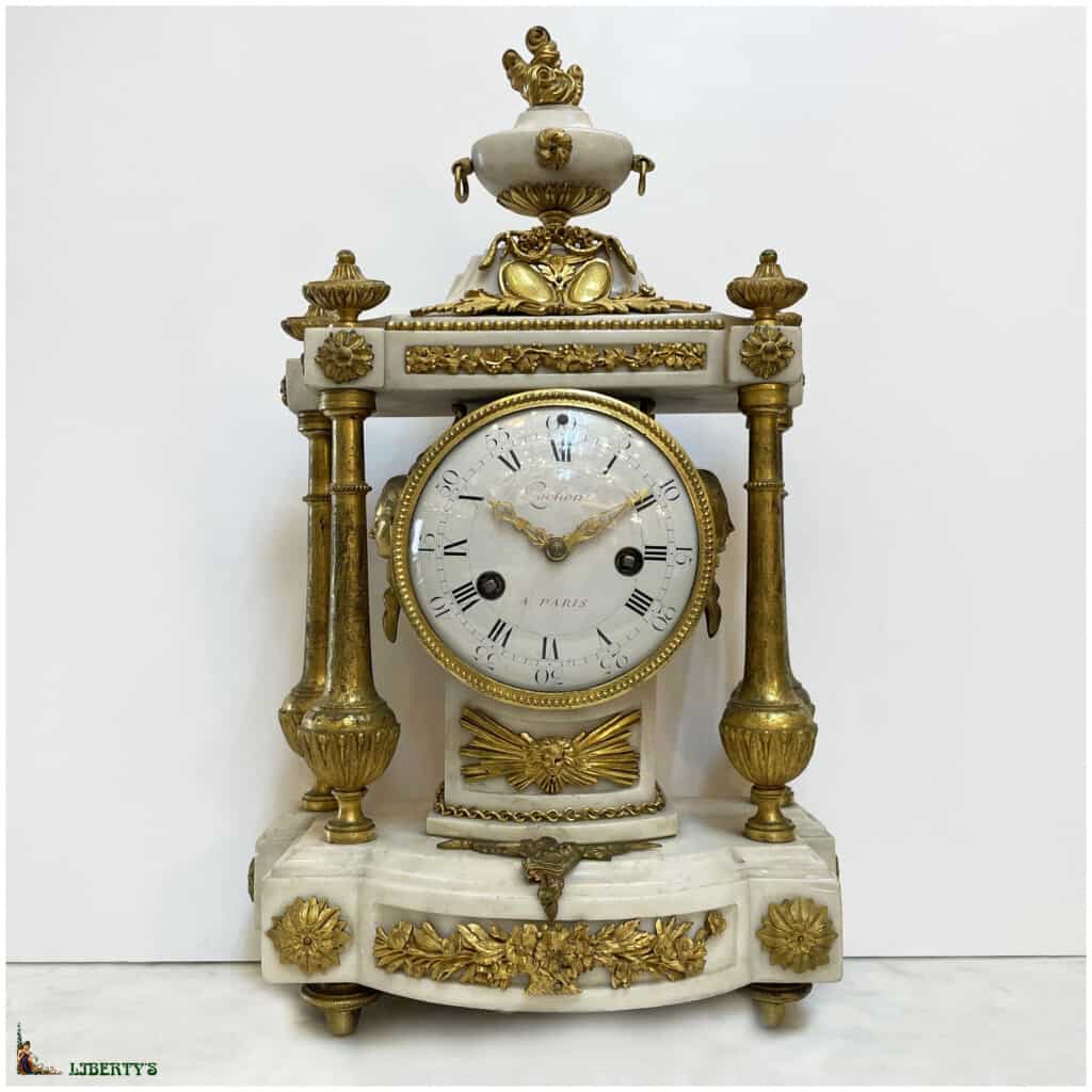 Pendule borne avec quatre colonnes en bronze doré au mercure et marbre blanc, mouvement à suspension à fil de soie et aiguilles ajourées, signé Pochon à Paris, haut. 46 cm, (Fin XVIIIe) 3