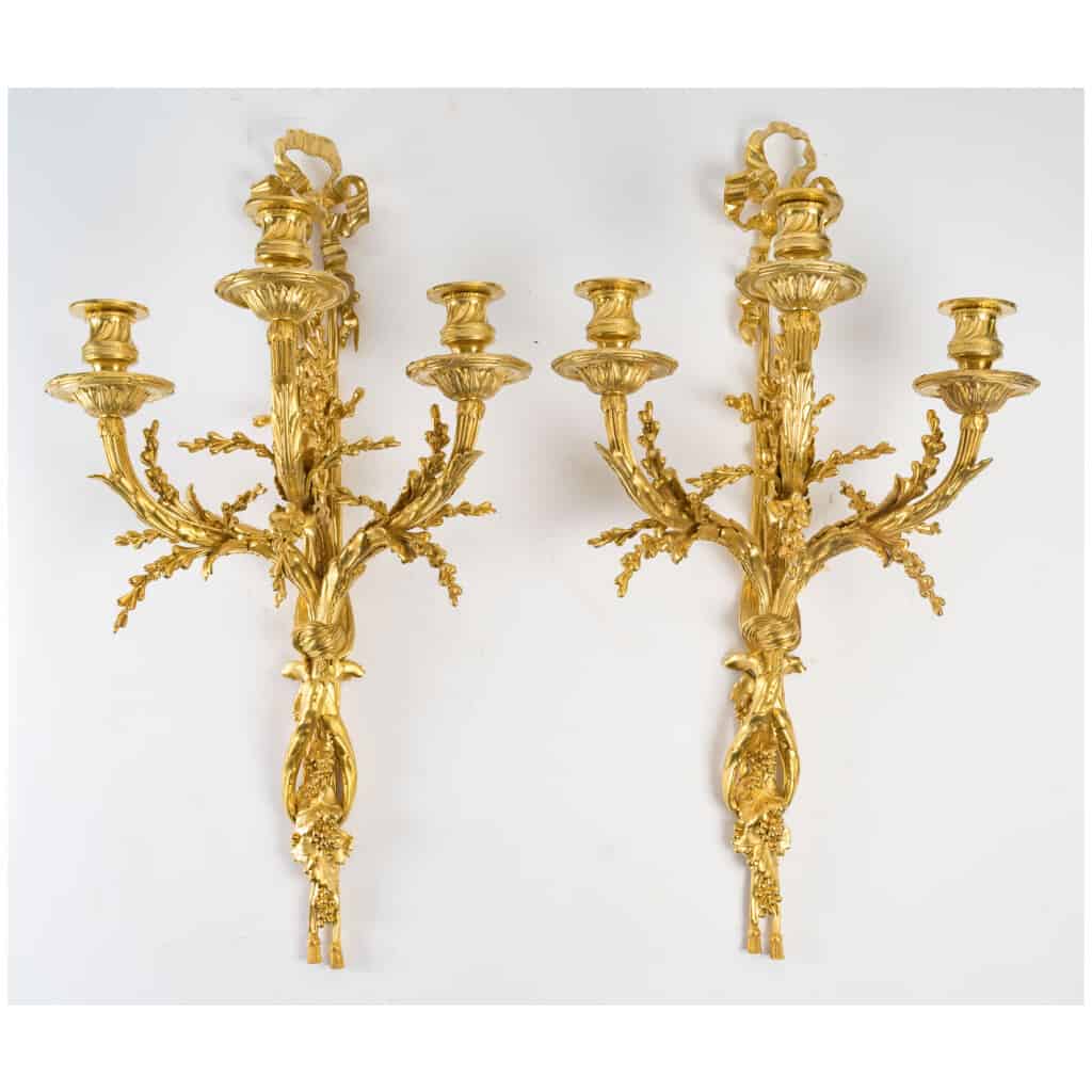 Paire d’appliques de style Louis XVI datées de 1881. 3