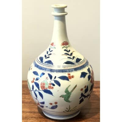 Japanese kakiemon vase called "apothecary bottle"